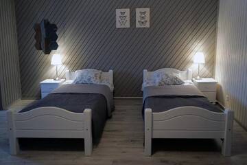 Фото номера Трехместный номер с собственной ванной комнатой Отель Rabbit Hotel г. Raiskums 2